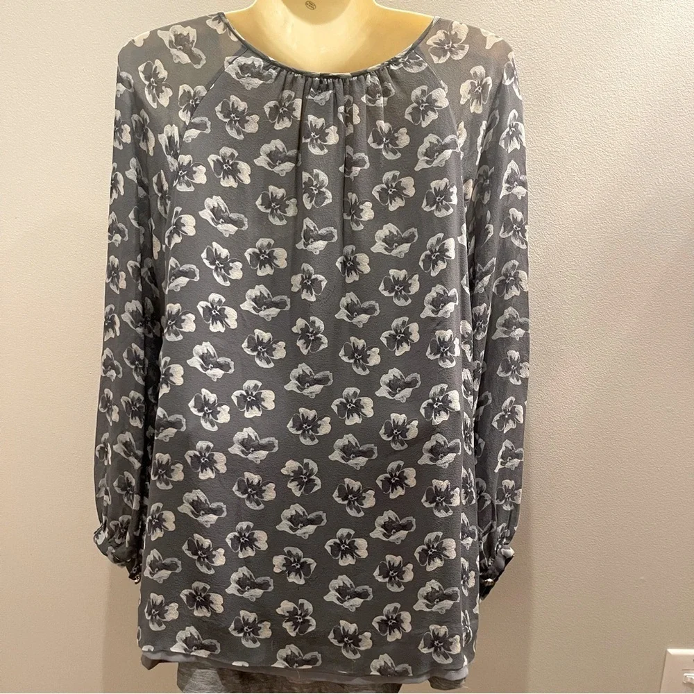 Tory Burch 100% silk Gray floral print blouse Womens size 10 Lined Logo prints